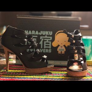 *RARE* “DALLE” HARAJUKU LOVERS BOW/STUDDED HEELS